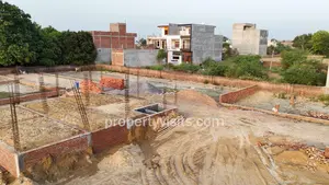 Plot in Lucknow